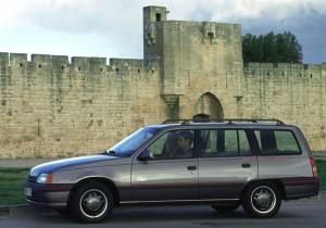 Opel Kadett Caravan Club Special 1990 года